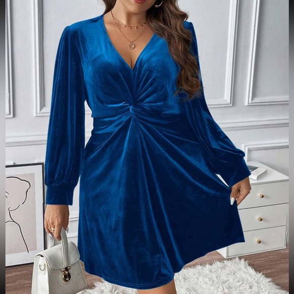 Luxe plus size twist front velvet dress - Picture 6 of 15